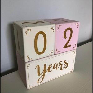 Wooden milestone blocks